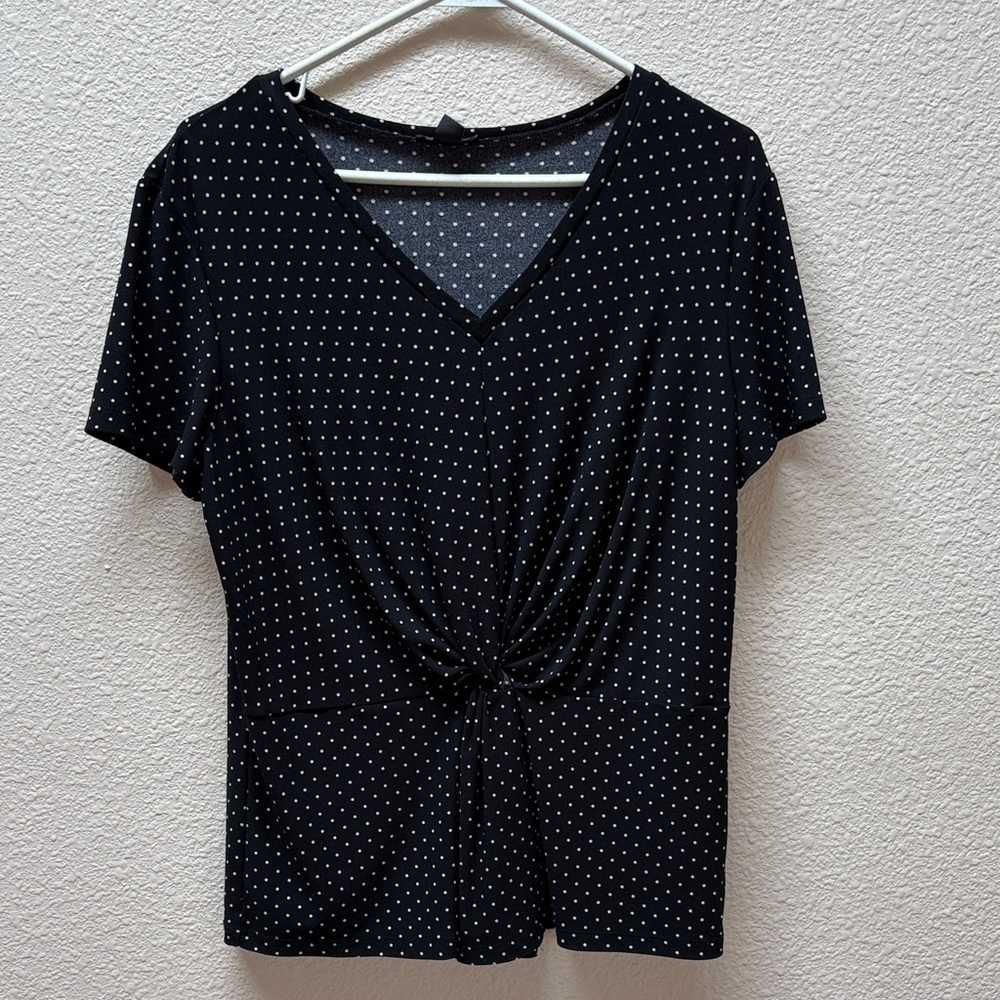 Halogen Black/White Polka Dot Short Sleeve Twist Front Top